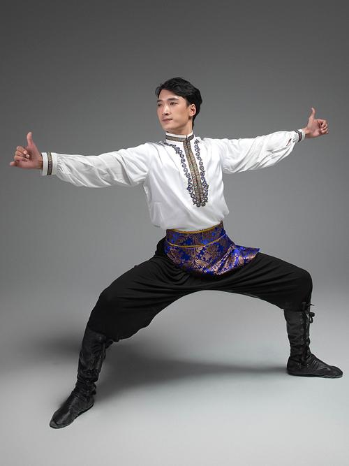 服装定制维吾尔族特色舞蹈新疆表演演出服新男款男款民族服装